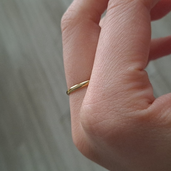 Polished 14K gold thin band ring - Picture 8 of 11